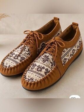 brown boho moccasin shoes size 7.5 ethnic print